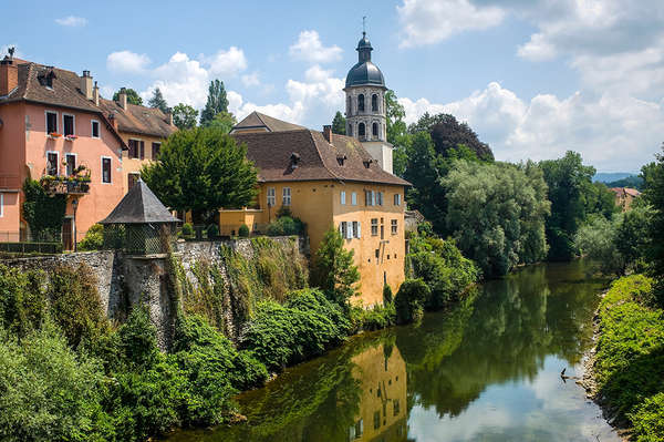 Vue sur le Guiers et le centre de Pont-de-Beauvoisin